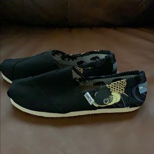 TOMS never been worn!